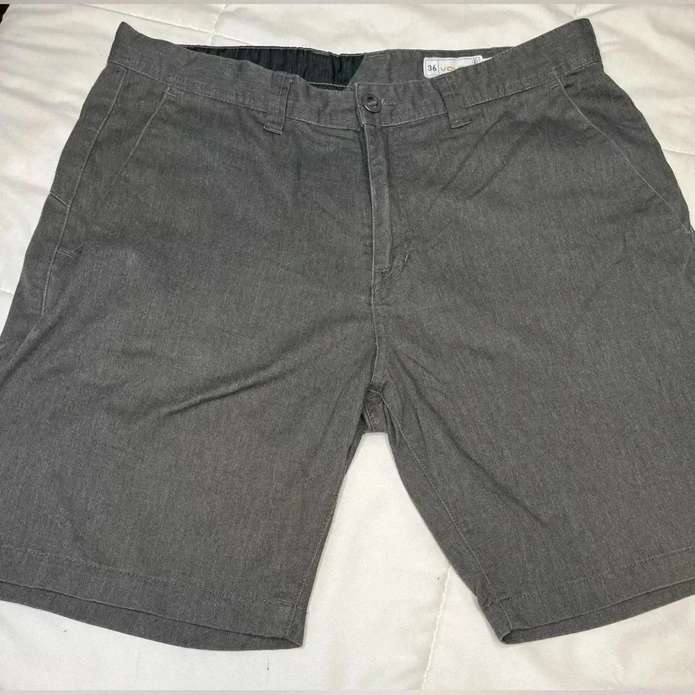 Volcom True to This Modern Fit Chino Shorts in Gray